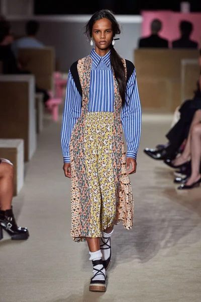 Look 25